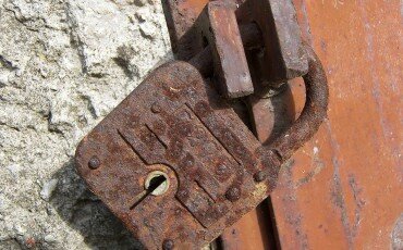 lock-fastener-old-rust